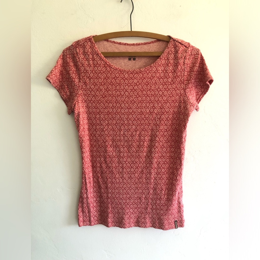 Columbia Shirt Women's Size M Red/Pink Flower Round Short Sleeve